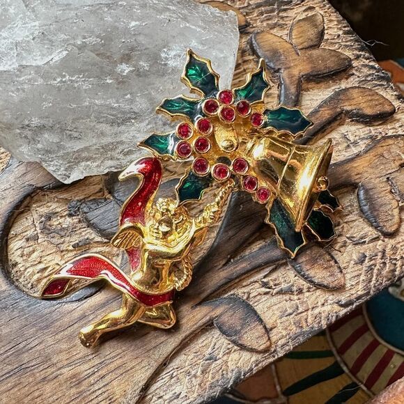 Vintage Signed Smithsonian Christmas Cherub Gold Tone Red Enamel Pin Brooch - Picture 3 of 5